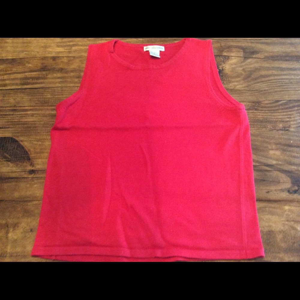 LADIES RED SLEEVELESS ACRYLIC/COTTON TOP, SMALL. NEW!!